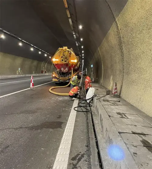 平原隧道排水渠清淤